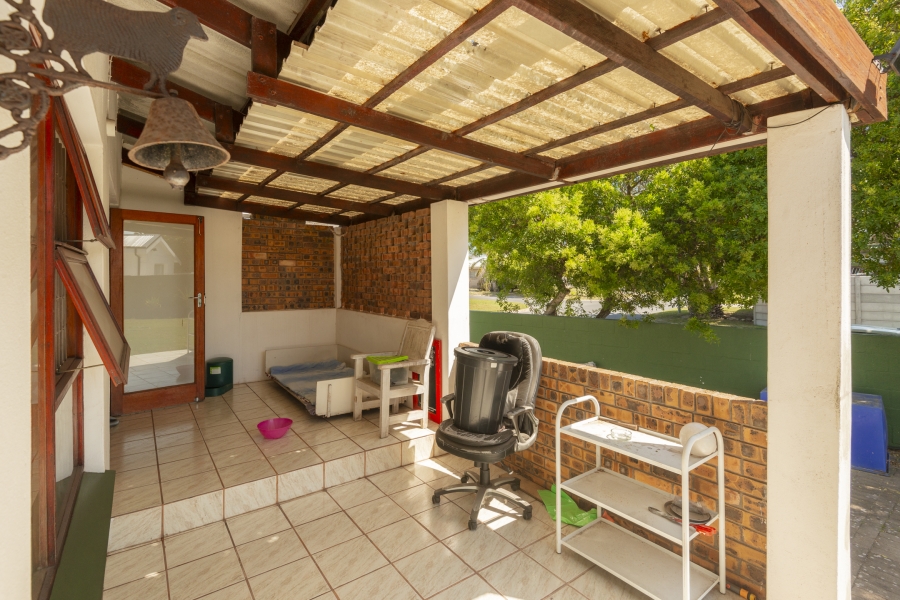 3 Bedroom Property for Sale in Middedorp Western Cape